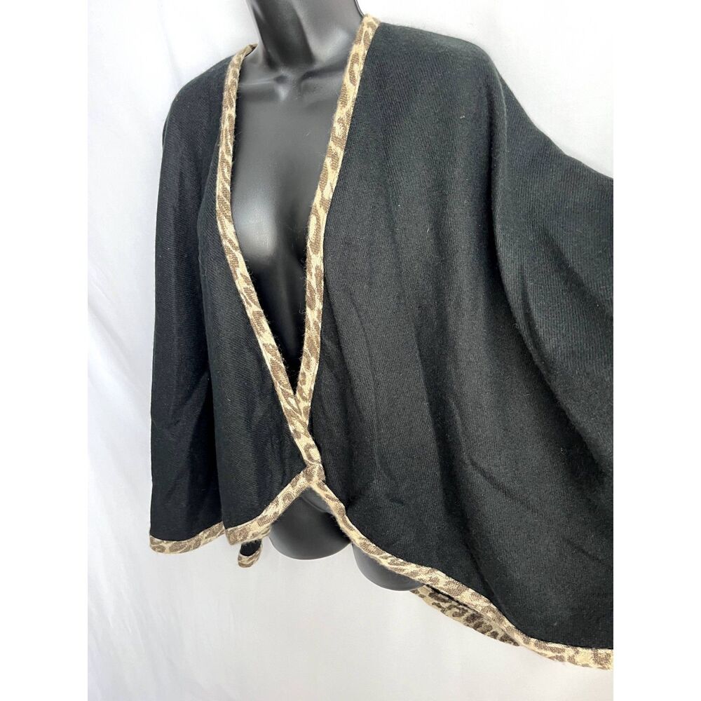 V Fraas Shawl Black Leopard Trim Mob Wife One Size Classy 90s 80s Retro Cape - Picture 3 of 8